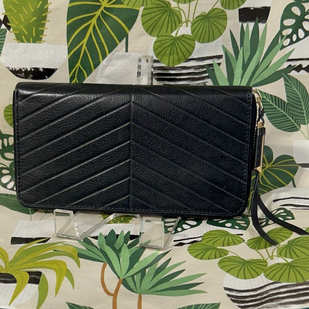 Stella & Dot Covet Mercer Zip Around Leather Wallet Card Slots Pockets Chevron